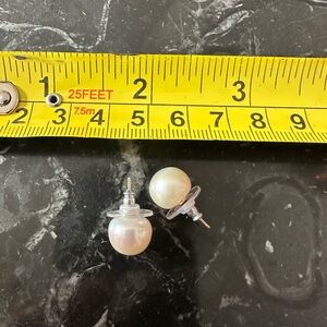 Elegant Pearl & 14k Gold Stud Earrings